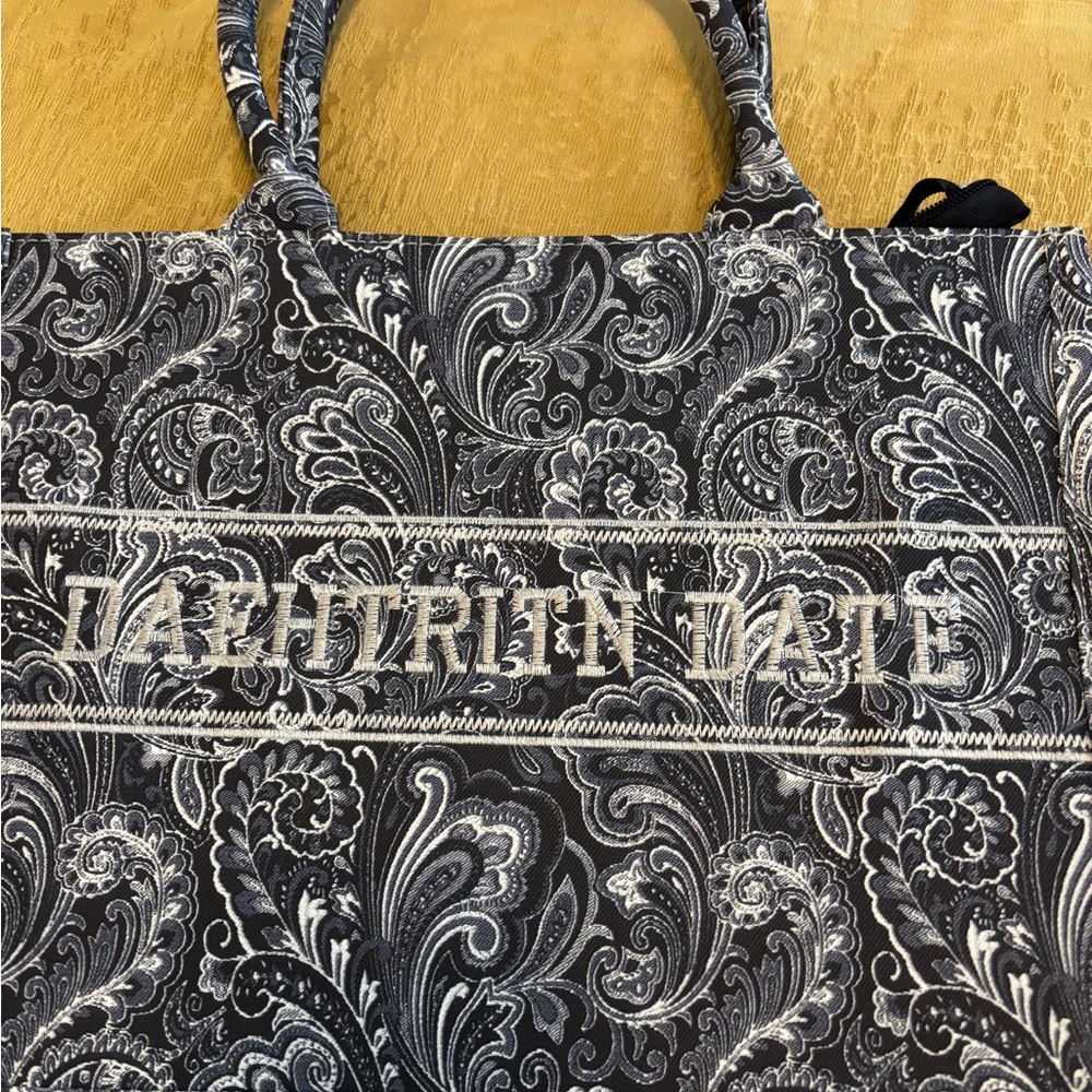 Black and White Paisley Tote - Picture 7 of 7